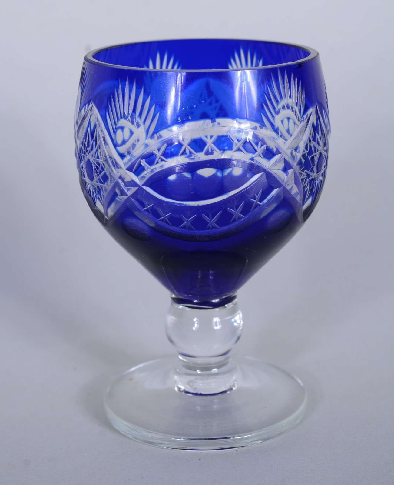 Conjunto de cristal doublé azul lapidado, composto de garrafa e 5... - foto 5 de 7