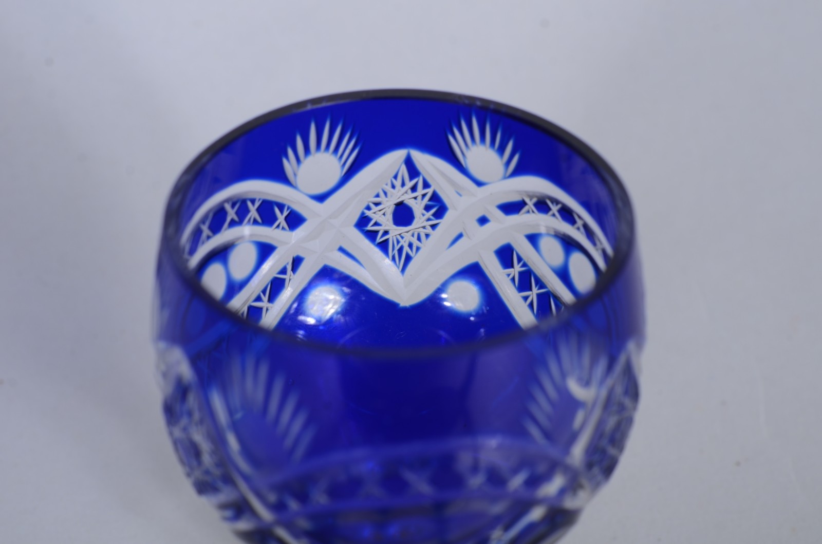 Conjunto de cristal doublé azul lapidado, composto de garrafa e 5... - foto 6 de 7