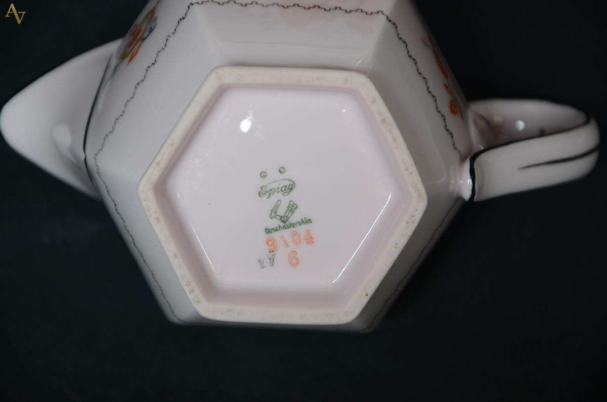 Serviço de chá de porcelana tcheca na cor rosa, sendo 11 xícaras com... - foto 3 de 3