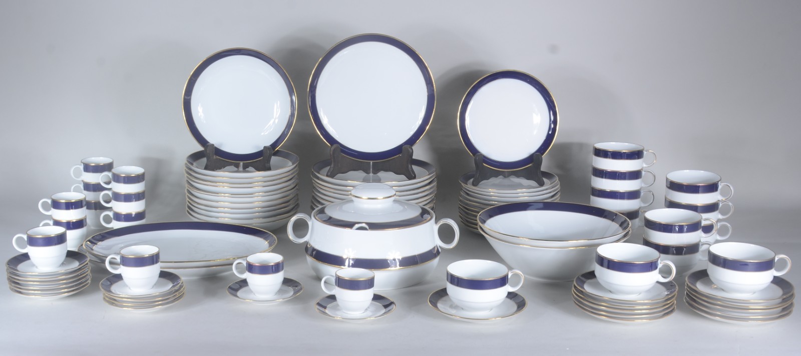 Aparelho de jantar, chá e café de porcelana "Winterling - Bavaria"... - foto 1 de 10
