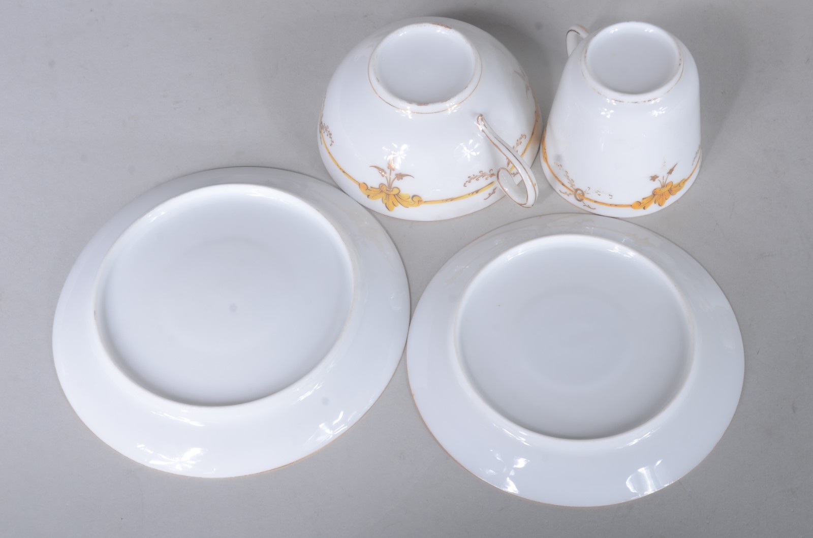 Conjunto composto por: 18 xícaras para chá com pires e 21 xícaras de... - foto 5 de 7