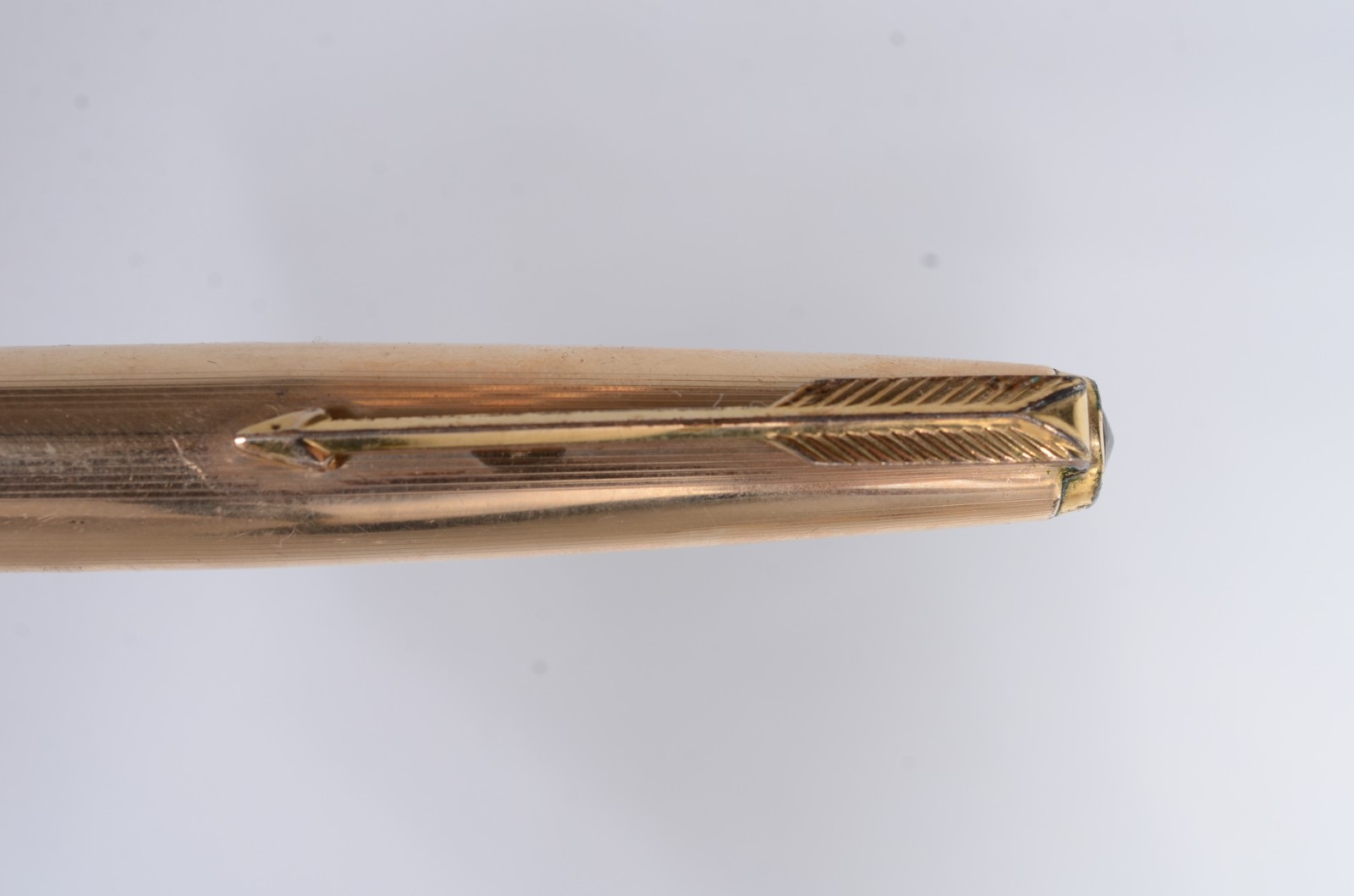 Cinco canetas tinteiros e lapiseira de metal dourado, duas delas com... - foto 7 de 9