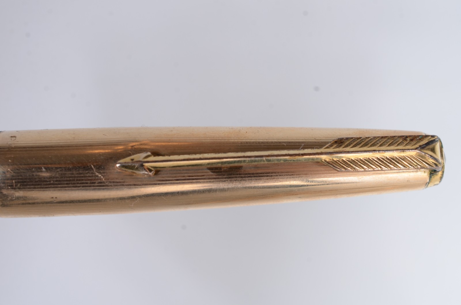 Cinco canetas tinteiros e lapiseira de metal dourado, duas delas com... - foto 8 de 9