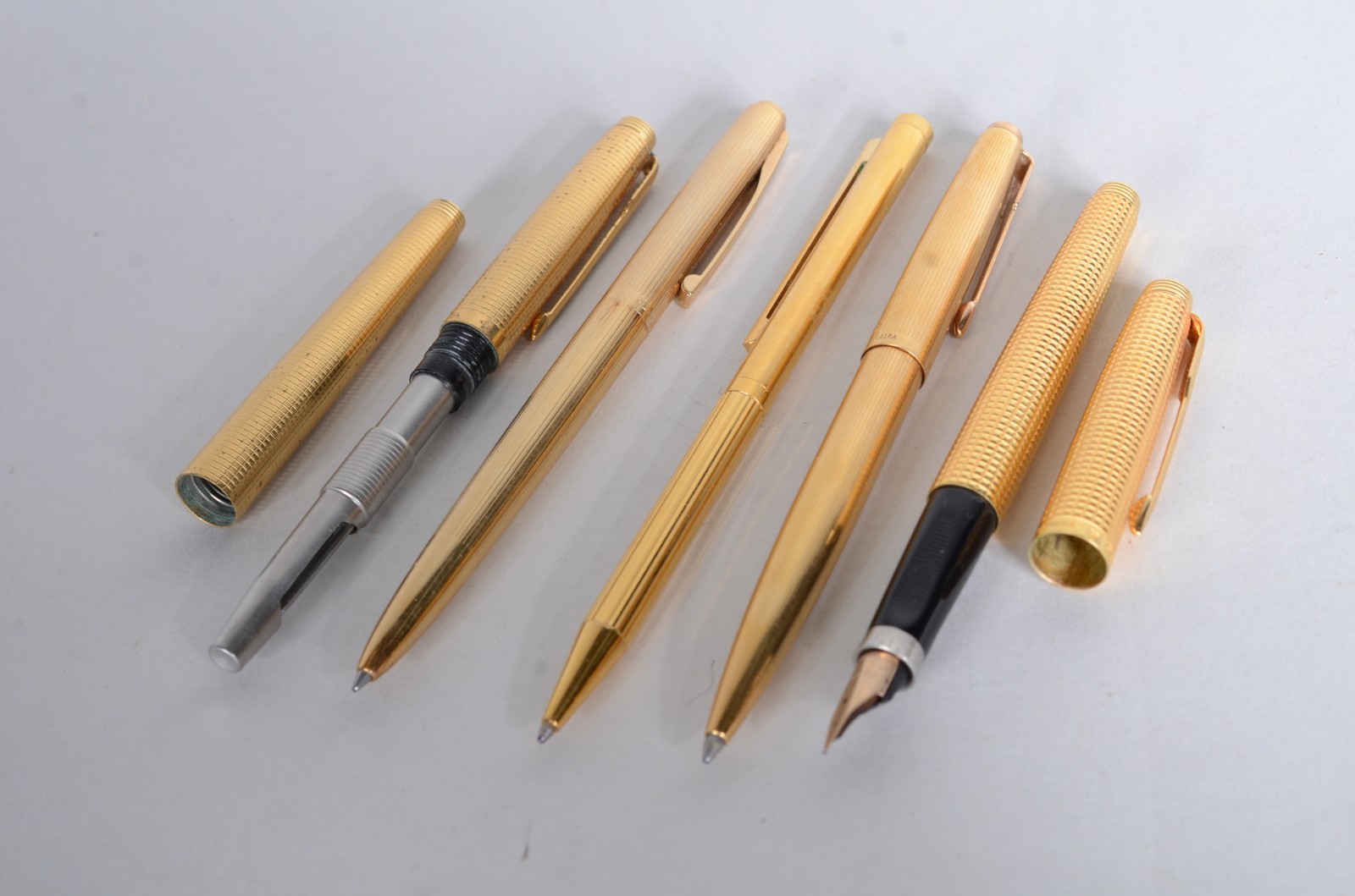 Cinco canetas diversas, sendo: Waterman; 3 Parker (duas delas... - foto 4 de 11