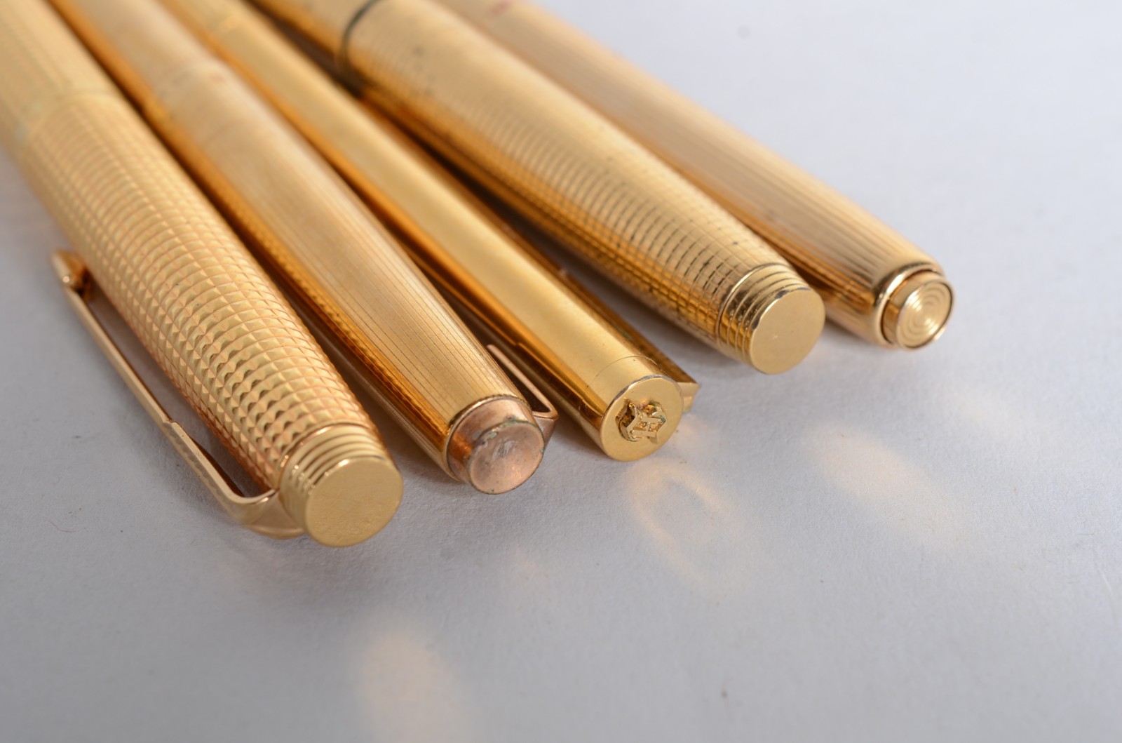 Cinco canetas diversas, sendo: Waterman; 3 Parker (duas delas... - foto 8 de 11