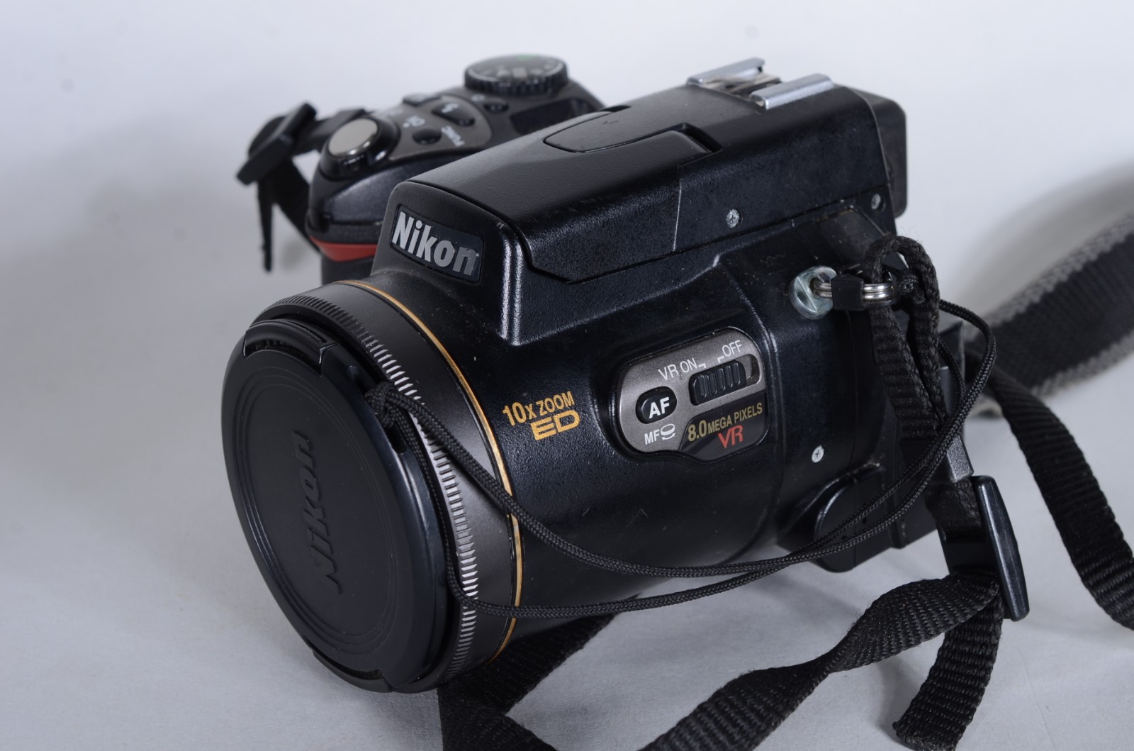 Diversas peças, sendo: 3 antigas máquinas fotográficas (Kodak, Nikon... - foto 4 de 11