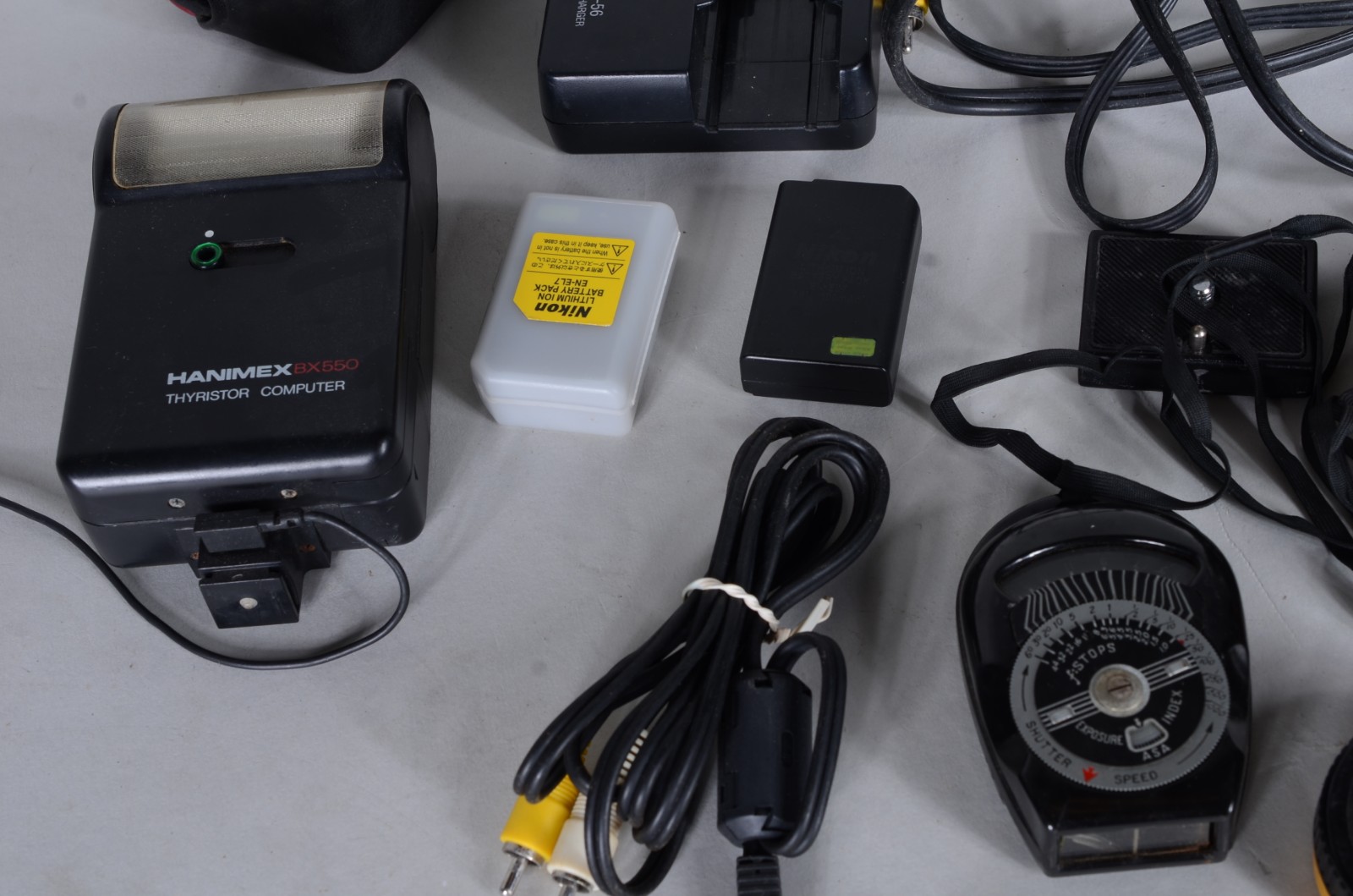 Diversas peças, sendo: 3 antigas máquinas fotográficas (Kodak, Nikon... - foto 10 de 11