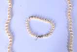 Conjunto de colar e pulseira de perolas com fec... - Conjunto de colar e pulseira de perolas com fecho de ouro 18 k, contraste 750 mls.