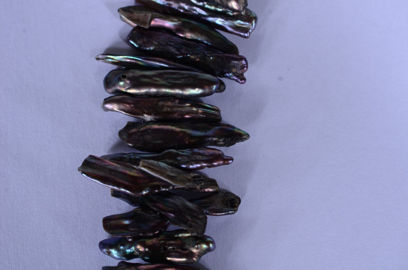 Conjunto de colar e par de brincos de perolas negras e ouro 18 k. - foto 6 de 7