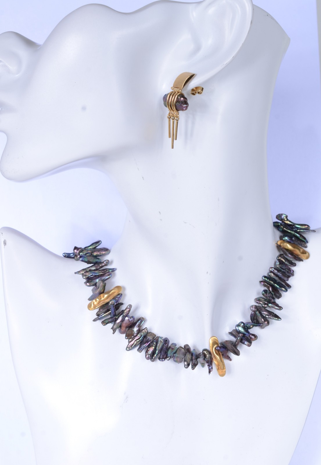 Conjunto de colar e par de brincos de perolas negras e ouro 18 k. - foto 7 de 7
