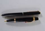 Montblanc (1906),  - Duas canetas na cor preta com dourado.