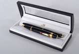 Montblanc (1906),  - Duas canetas na cor preta com dourado.