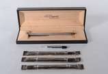 Dupont (1872),  - Caneta de prata, contraste 925 mls. Acompanham cargas.