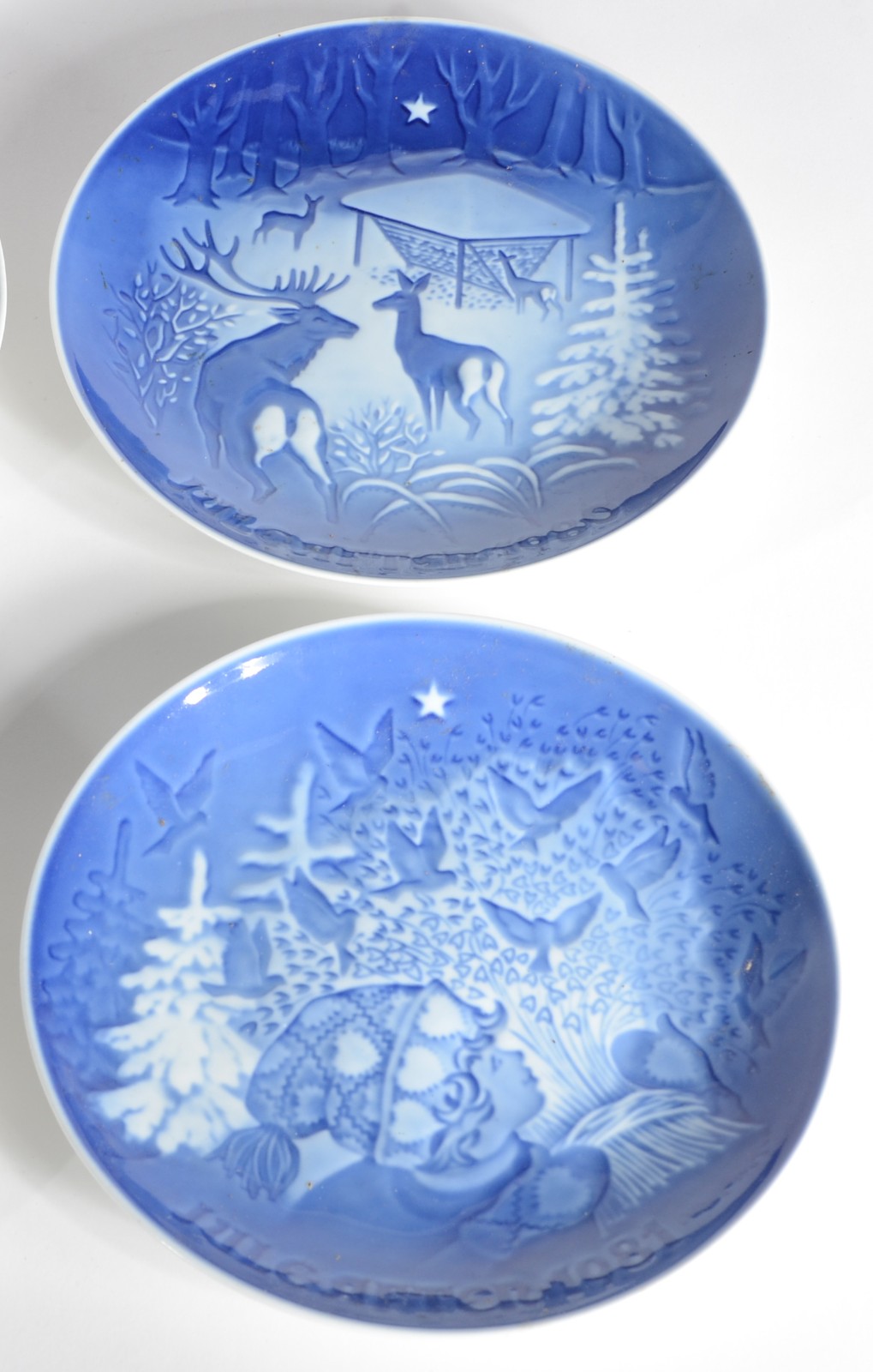 Dois pratos decorativos de porcelana dinamarquesa azul e branca... - foto 1 de 5