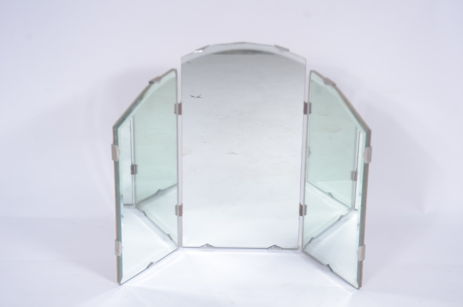 Espelho de mesa com 3 folhas de cristal bisotado, articulado. - foto 1 de 5