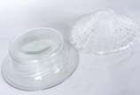 Duas fruteiras, sendo uma de cristal e outra de... - Duas fruteiras, sendo uma de cristal e outra de vidro.