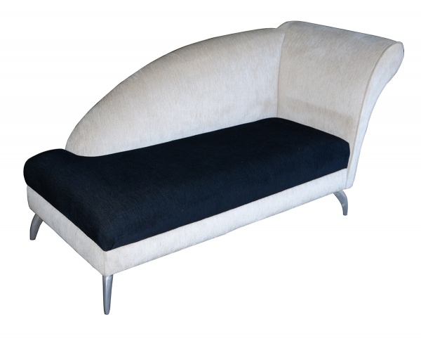 Recamier moderno estofado e forrado com tecido nas cores bege e...