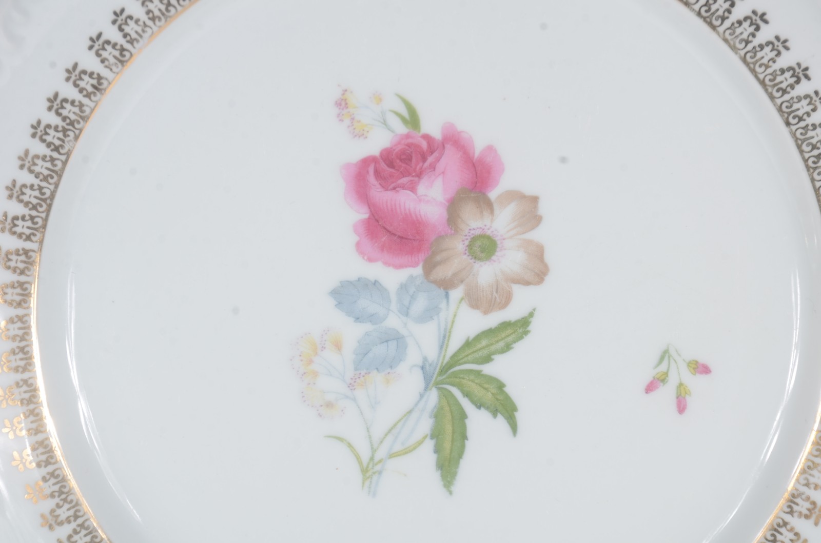 Serviço de jantar de porcelana Schmidt, branco com flores em... - foto 2 de 7
