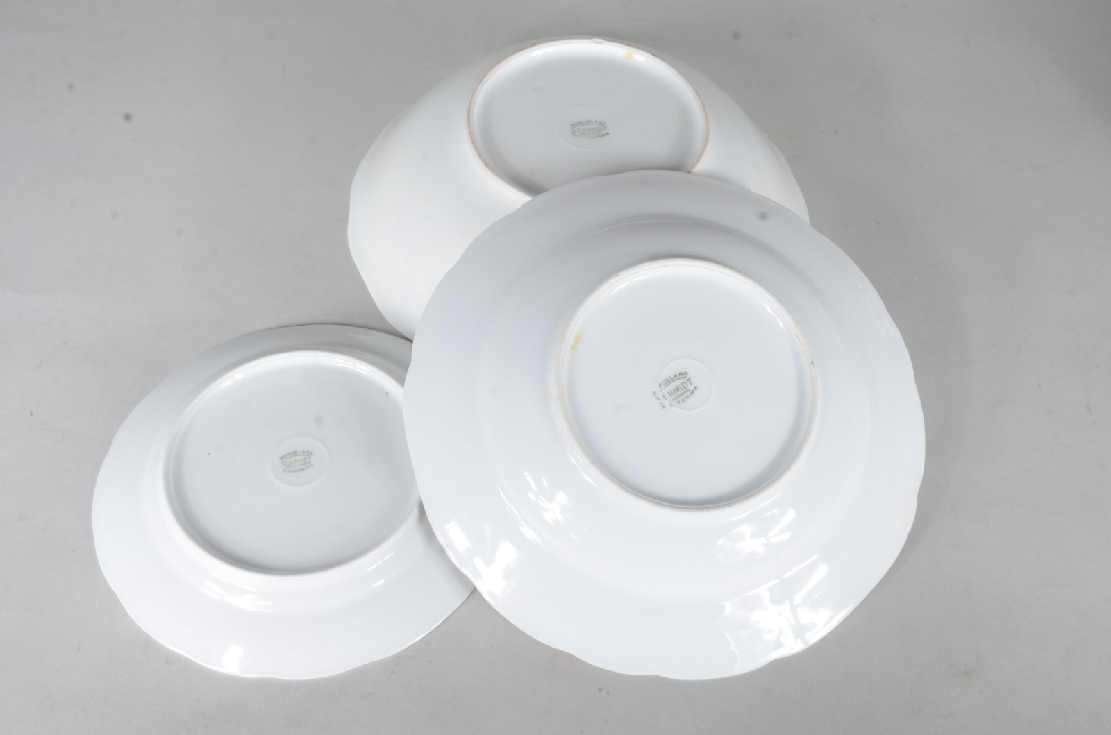 Serviço de jantar de porcelana Schmidt, branco com flores em... - foto 6 de 7