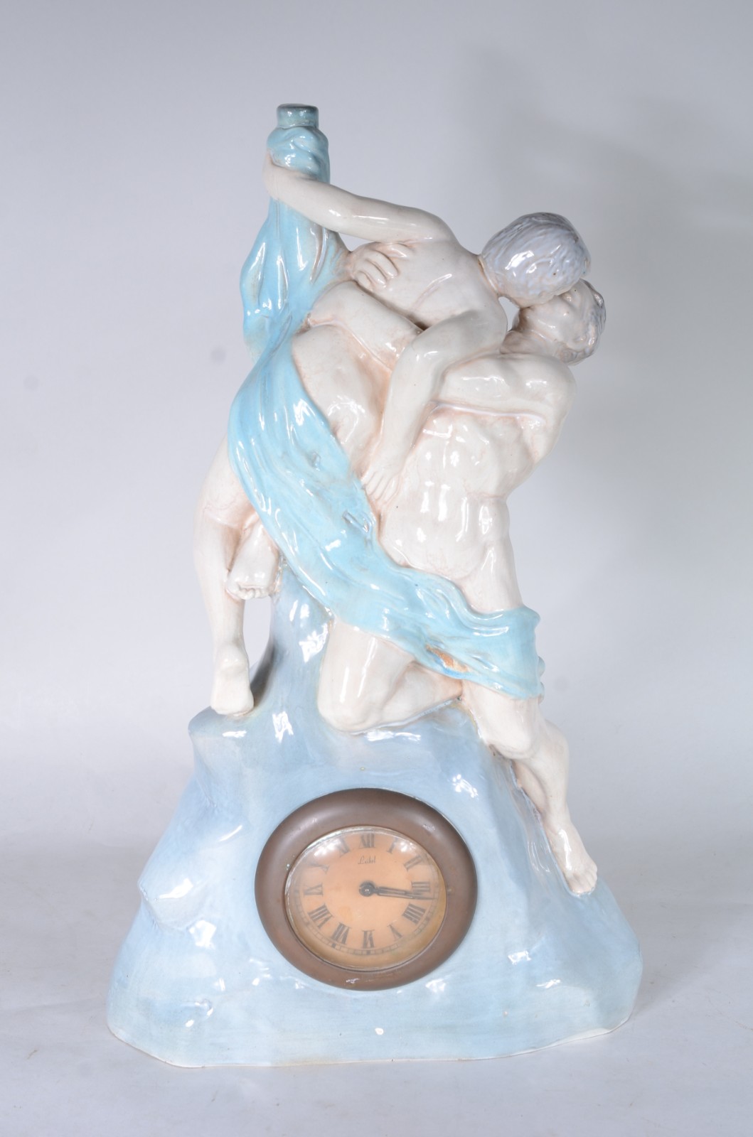 Relógio de mesa encimado por grupo escultórico de porcelana... - foto 1 de 10