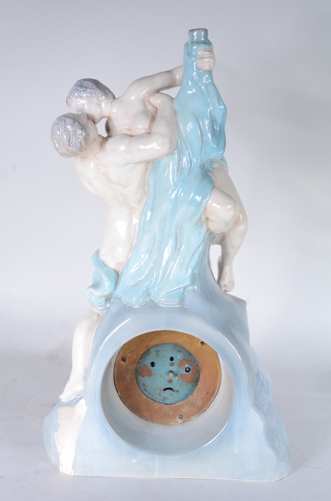 Relógio de mesa encimado por grupo escultórico de porcelana... - foto 6 de 10