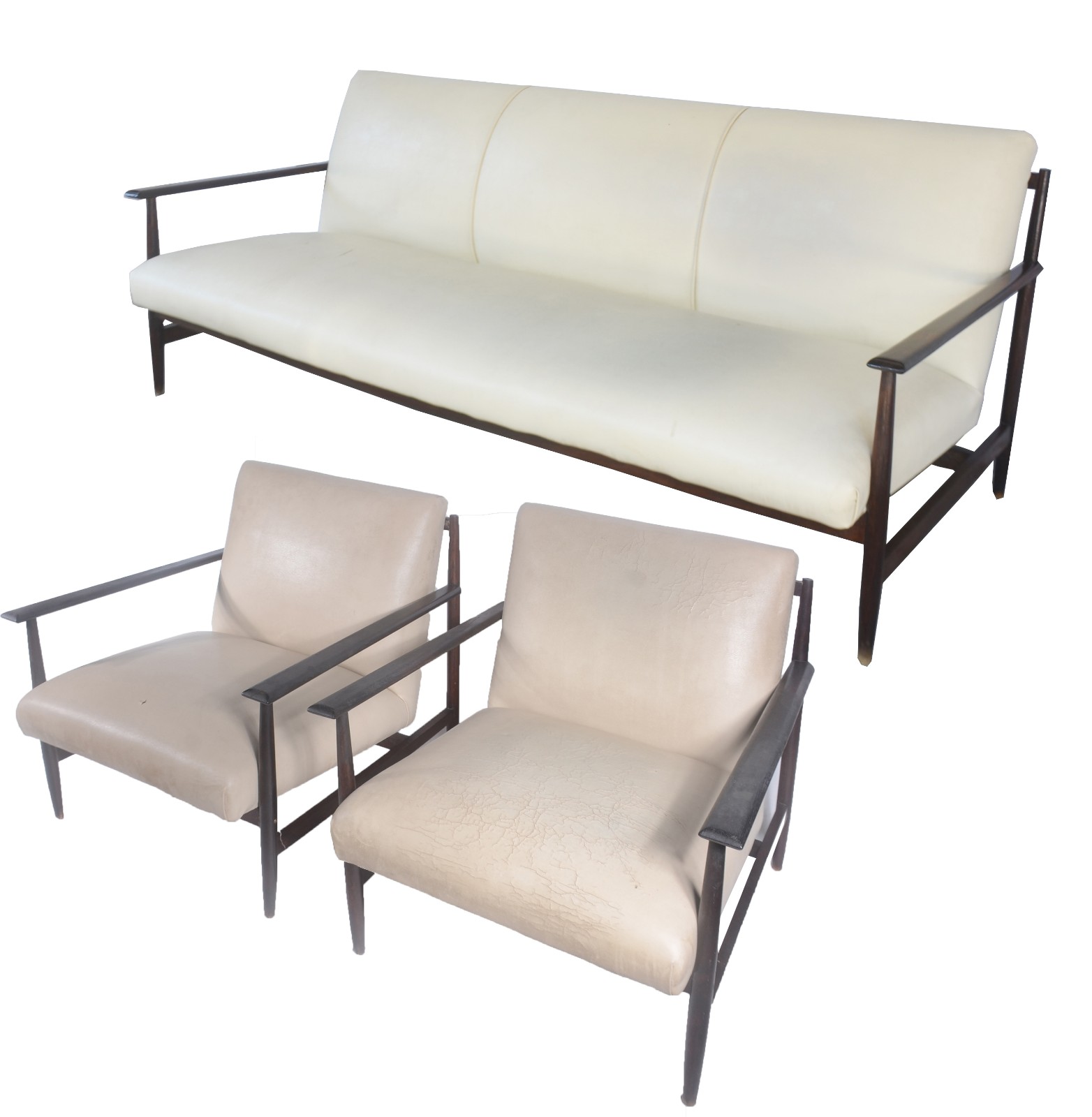 Conjunto de sofá e par de poltronas com estrutura de jacarandá... - foto 1 de 7