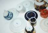 Conjunto com 11 xícaras de porcelana, diversos ... - Conjunto com 11 xícaras de porcelana, diversos modelos e procedências.