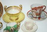 Conjunto com 11 xícaras de porcelana, diversos ... - Conjunto com 11 xícaras de porcelana, diversos modelos e procedências.