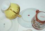Conjunto com 11 xícaras de porcelana, diversos ... - Conjunto com 11 xícaras de porcelana, diversos modelos e procedências.