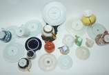 Conjunto com 11 xícaras de porcelana, diversos ... - Conjunto com 11 xícaras de porcelana, diversos modelos e procedências.