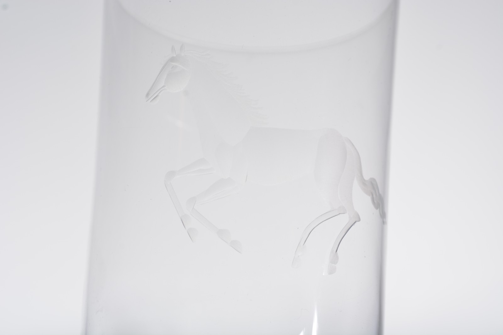 Sete copos longos para Whisky com figuras e cavalos lavrados... - foto 7 de 9