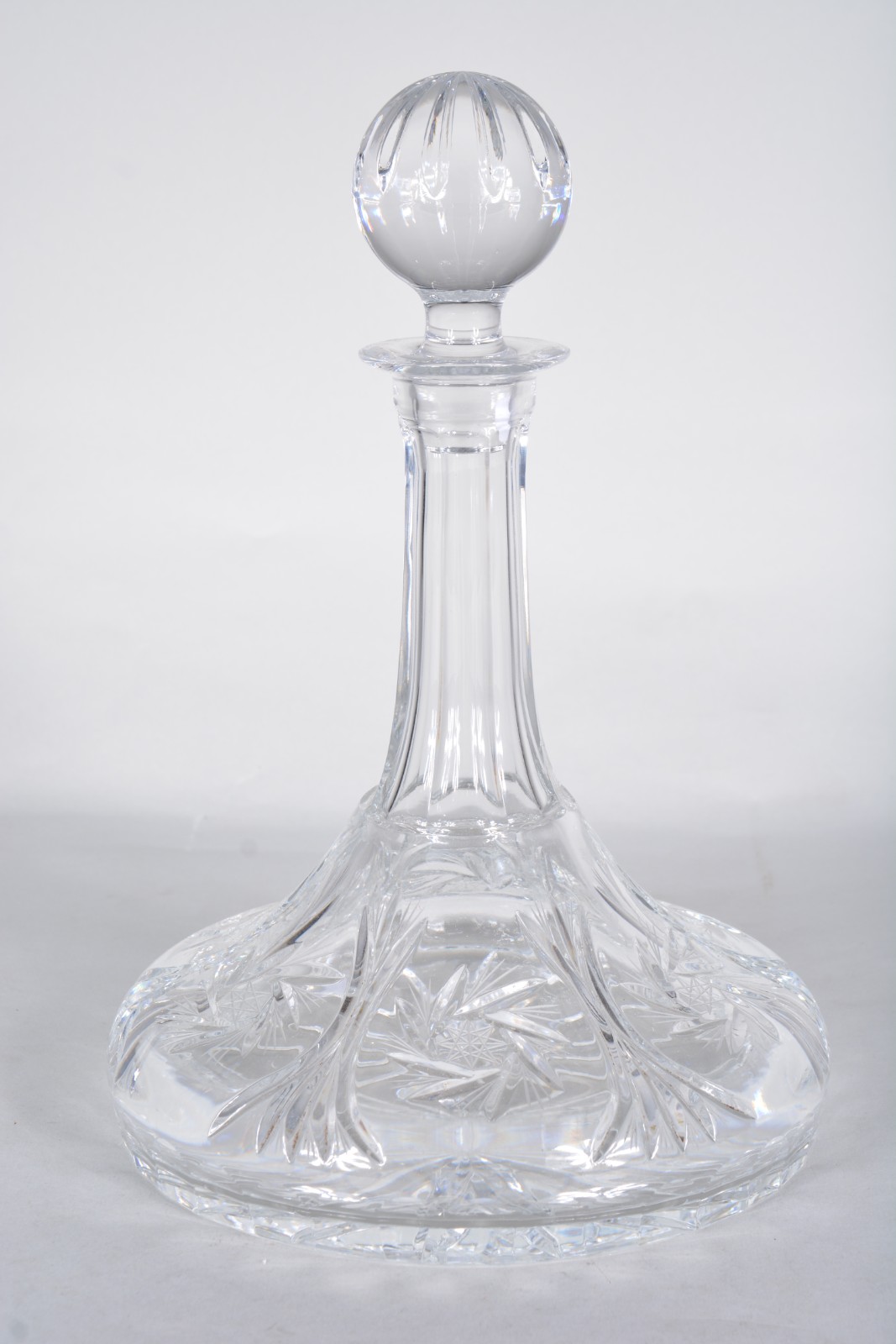 Captain Decanteur de cristal tcheco lapidado. - foto 1 de 7