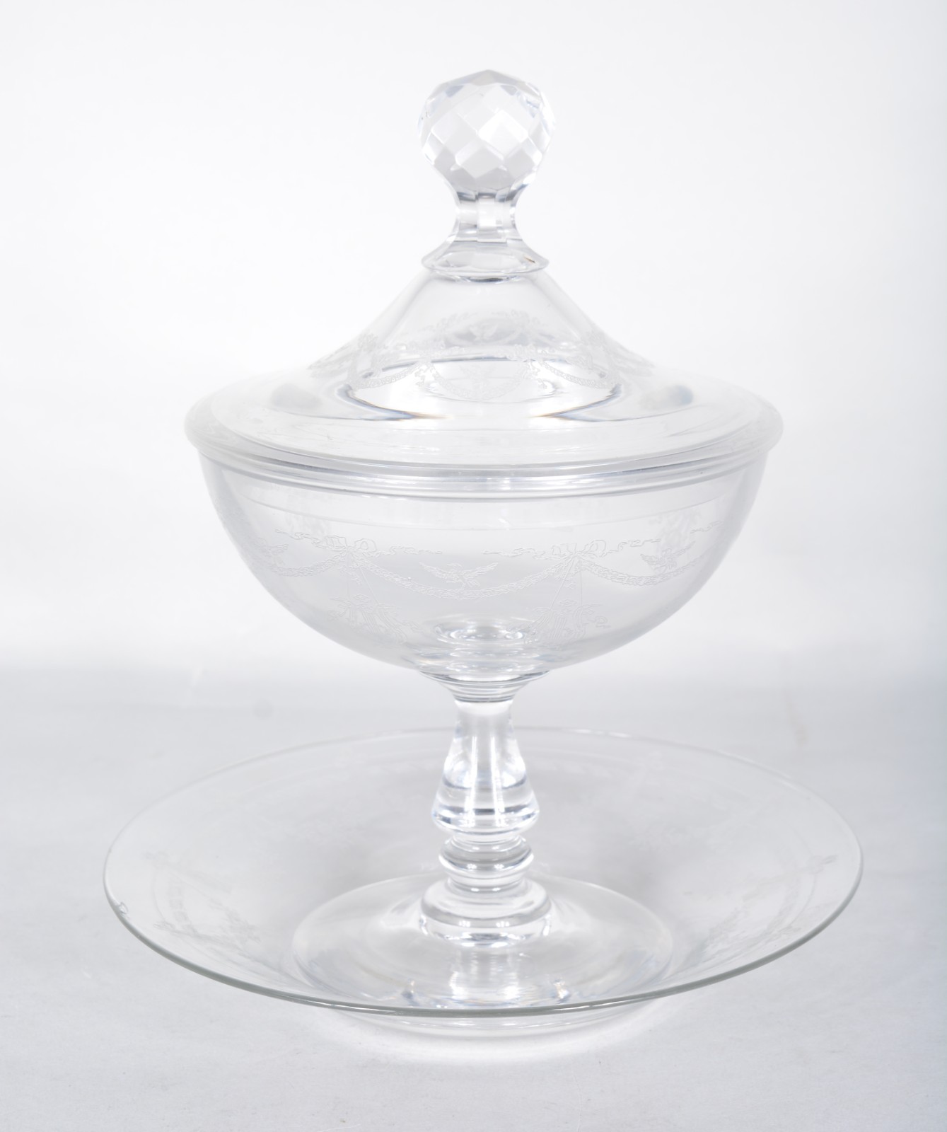 Compoteira com presentoir de cristal europeu com guirlandas lavradas... - foto 1 de 6
