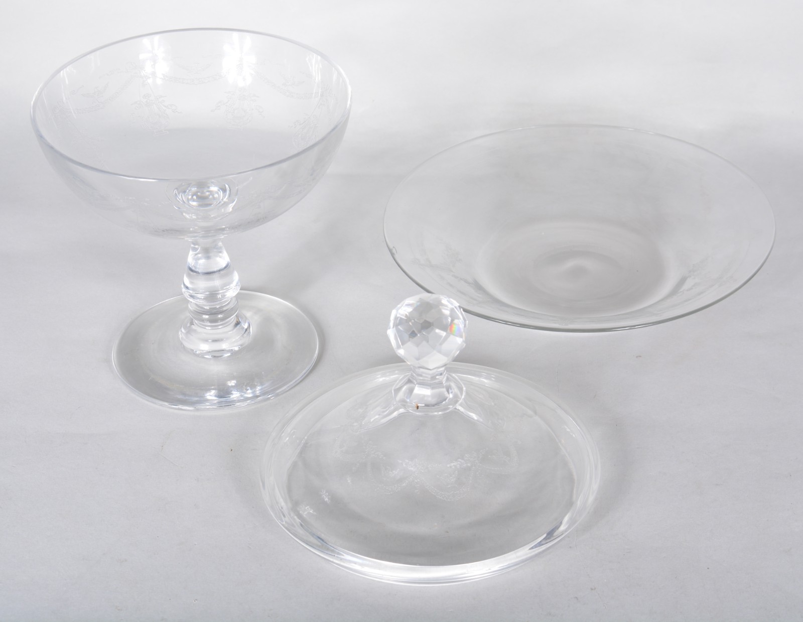 Compoteira com presentoir de cristal europeu com guirlandas lavradas... - foto 5 de 6