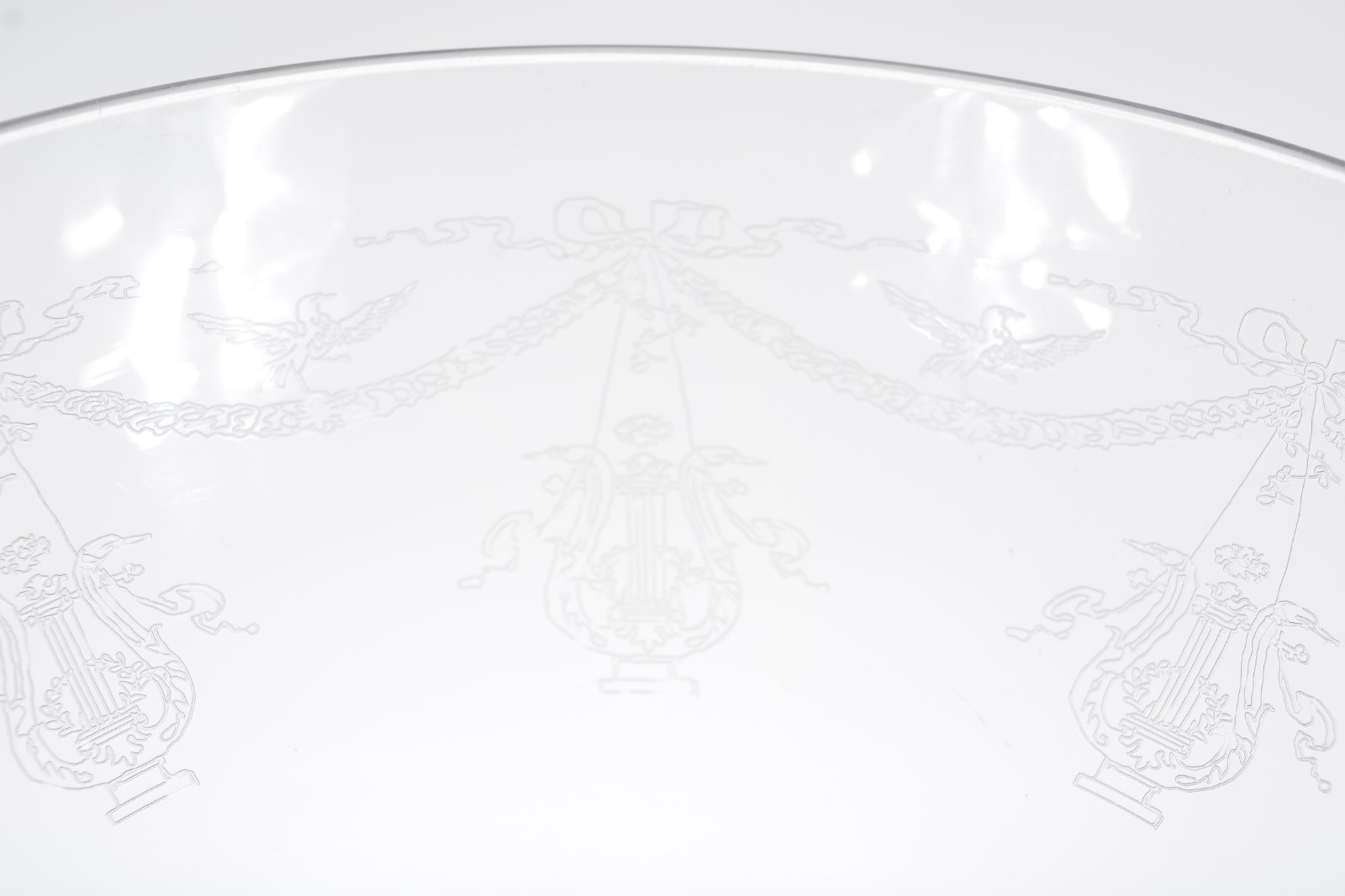 Compoteira com presentoir de cristal europeu com guirlandas lavradas... - foto 6 de 6