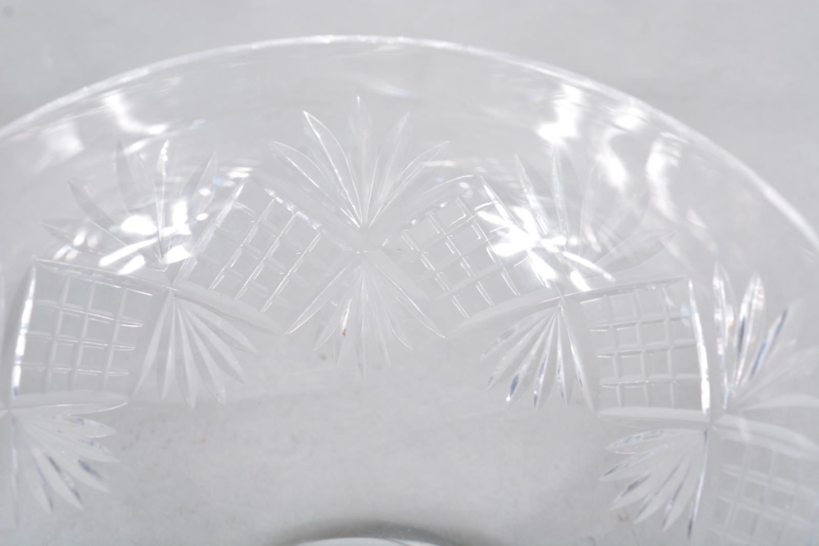 Duas compoteiras de cristal europeu lapidado (a menor delas com tampa... - foto 10 de 10