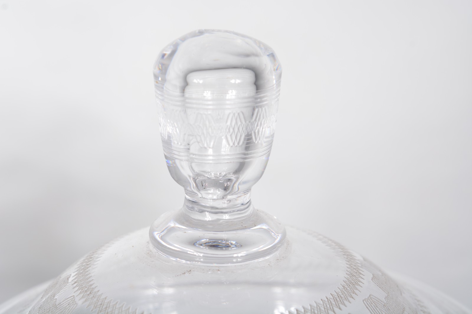 Par de compoteiras de cristal europeu com "gregas" lavradas. Pequenos... - foto 3 de 6