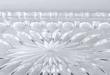 Cinco peças diversas de cristal lapidado, sendo... - Cinco peças diversas de cristal lapidado, sendo: 2 porta petiscos e 3 travessas retangulares (1 lascada na borda).