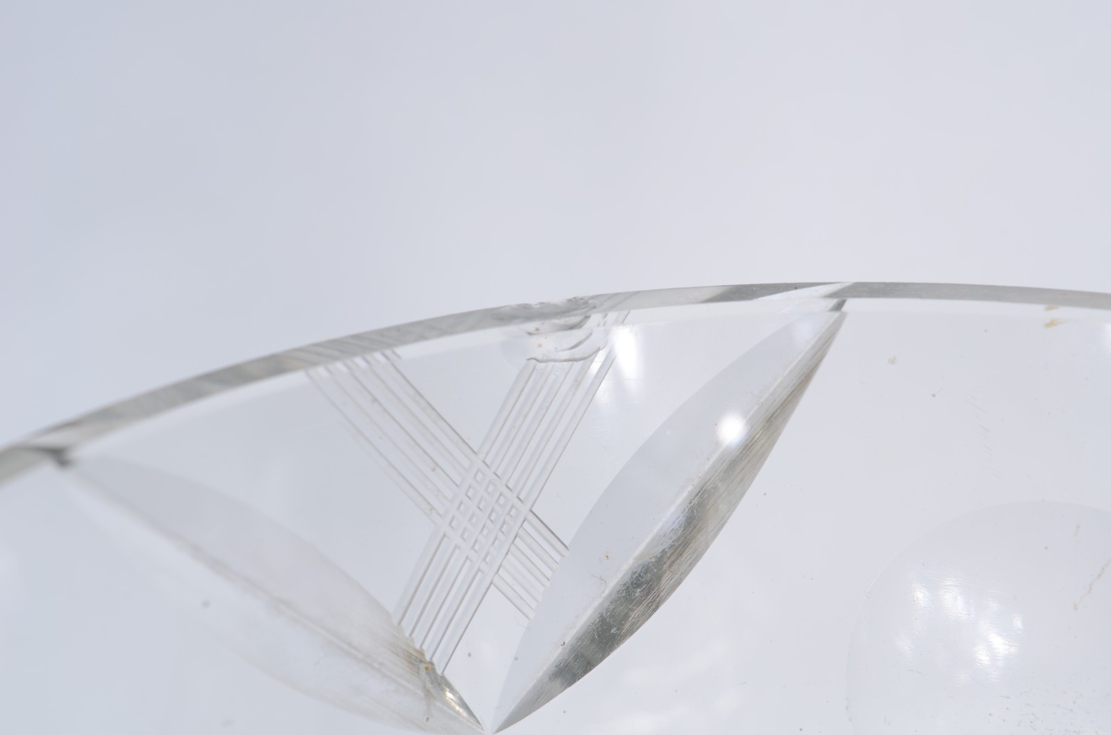 Dois vasos de cristal tcheco lapidado (1 com lascado na borda) - foto 3 de 9