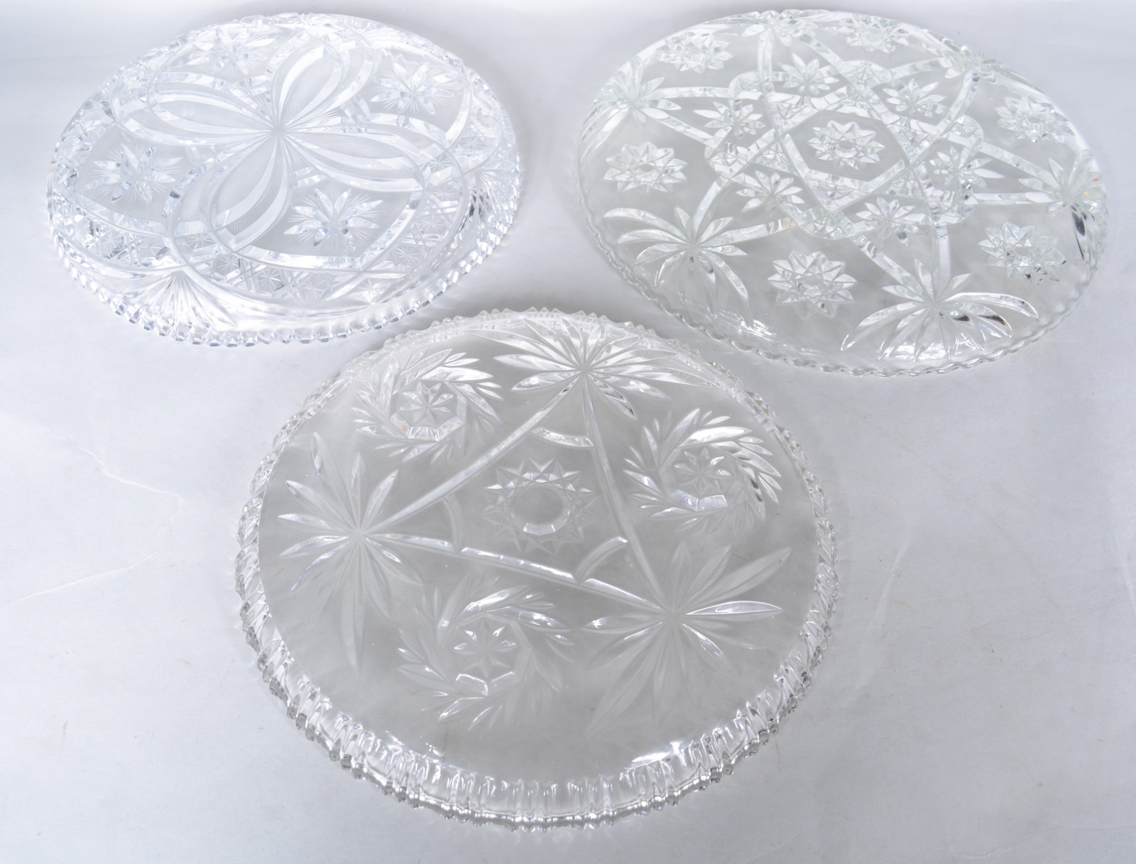 Tres pratos para sobremesa de cristal tcheco lapidado. - foto 2 de 8
