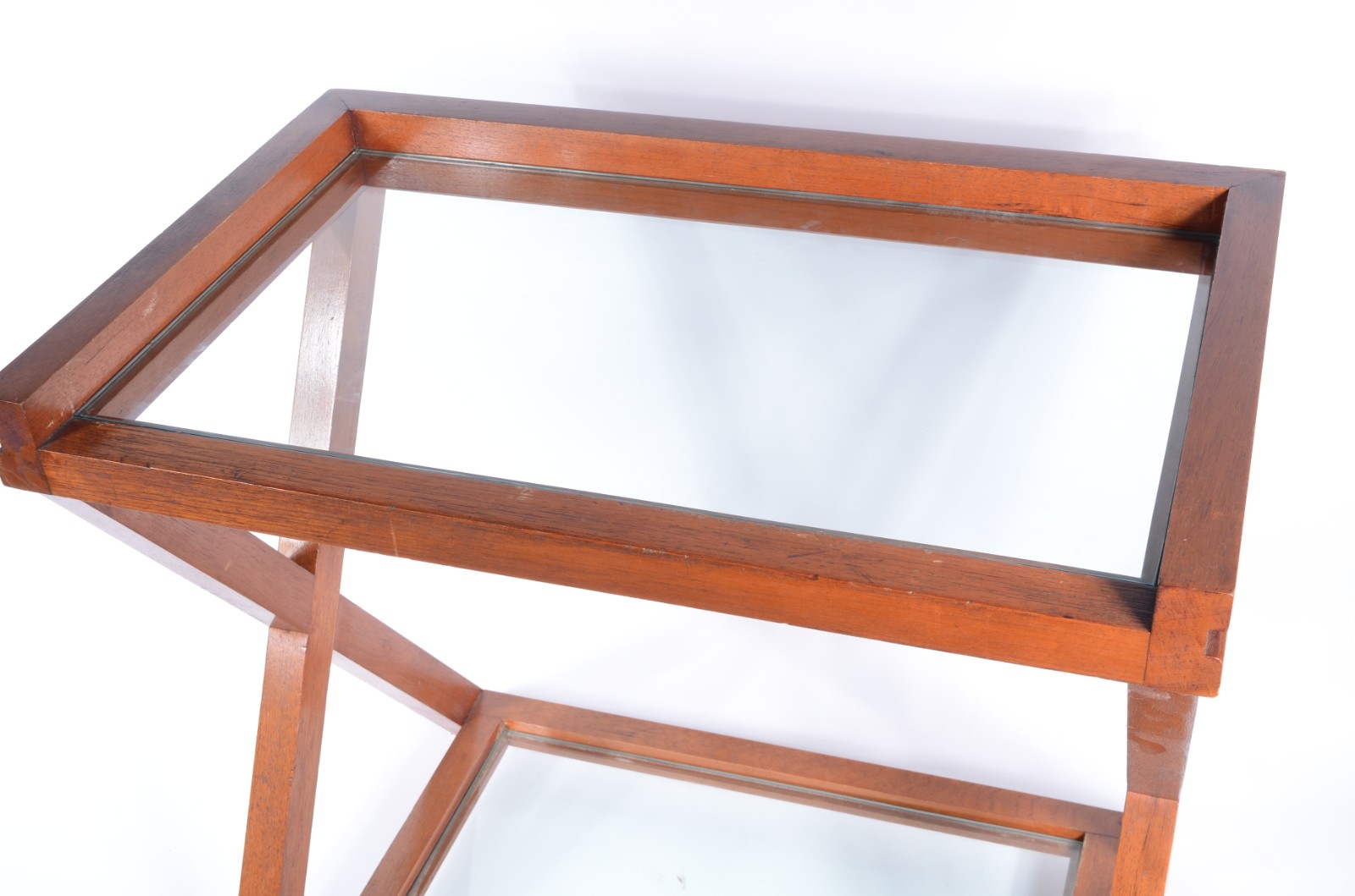 Mesa/bar de madeira nobre com 2 platôs de vidro, base na forma de... - foto 4 de 7