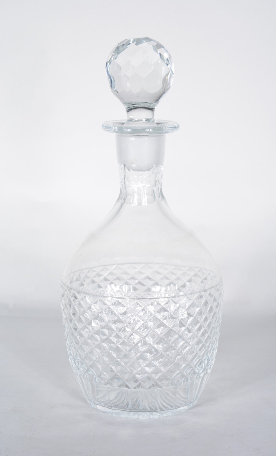 Três garrafas de cristal lapidado, diversos modelos. - foto 6 de 11