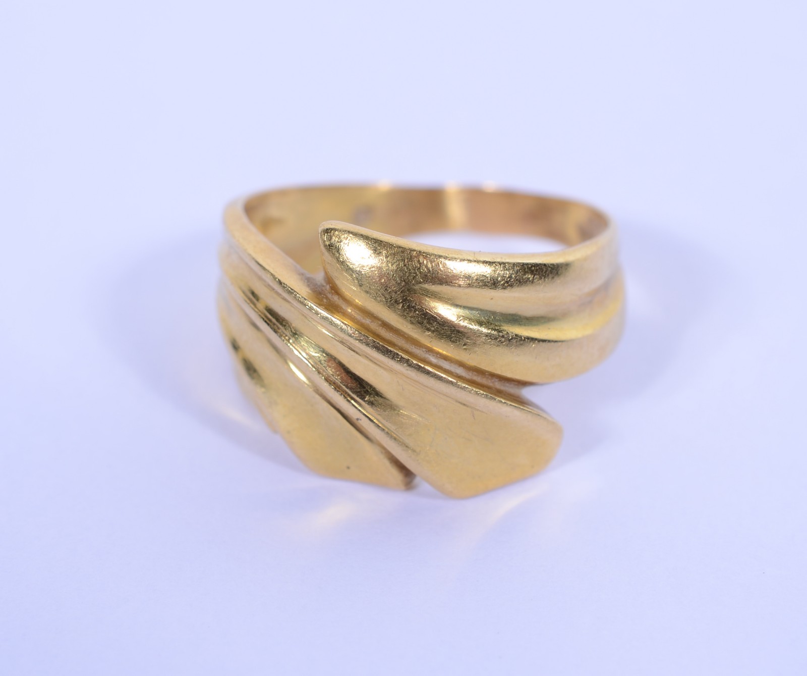 Anel de ouro 18 k., aro 19. (Por motivos de segurança a peça não se... - foto 1 de 8