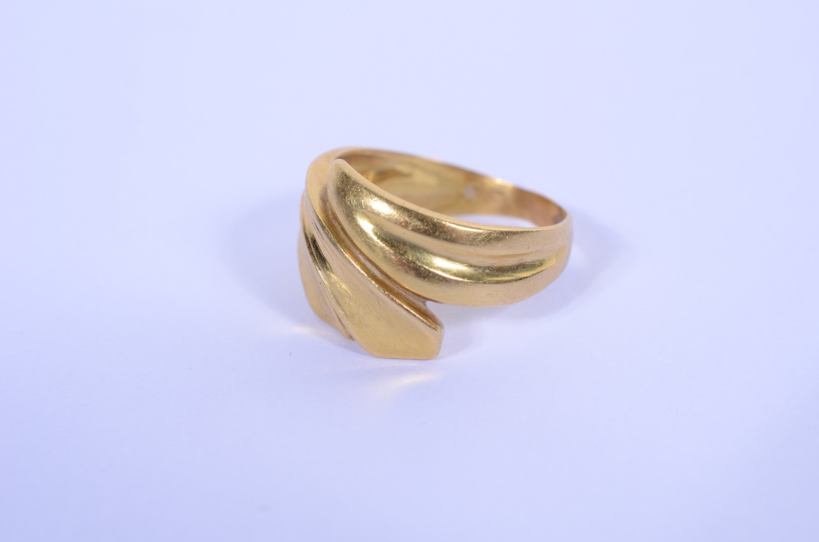 Anel de ouro 18 k., aro 19. (Por motivos de segurança a peça não se... - foto 5 de 8