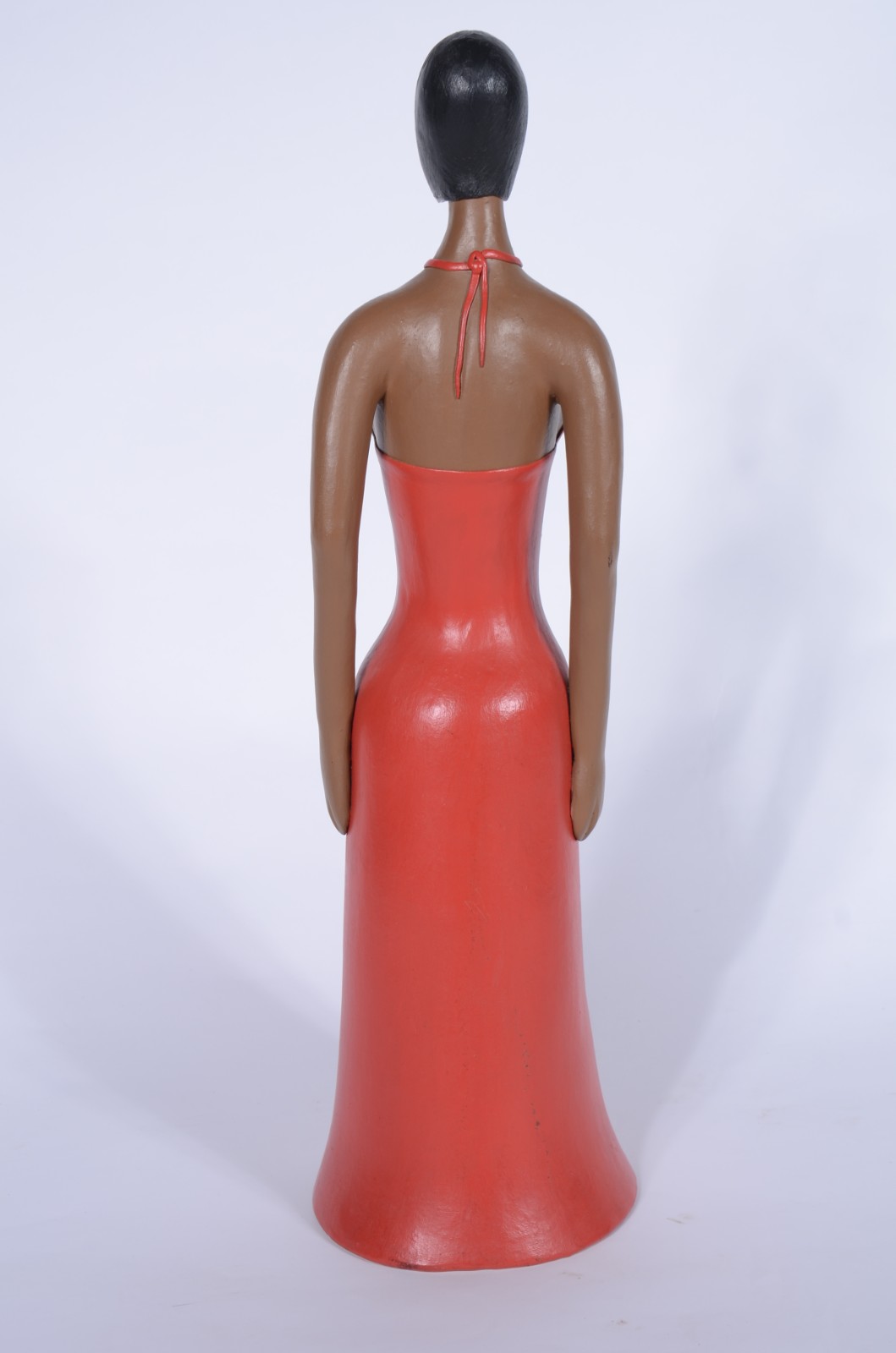 Escultura de barro cozido representando figura feminina de vestido... - foto 2 de 8
