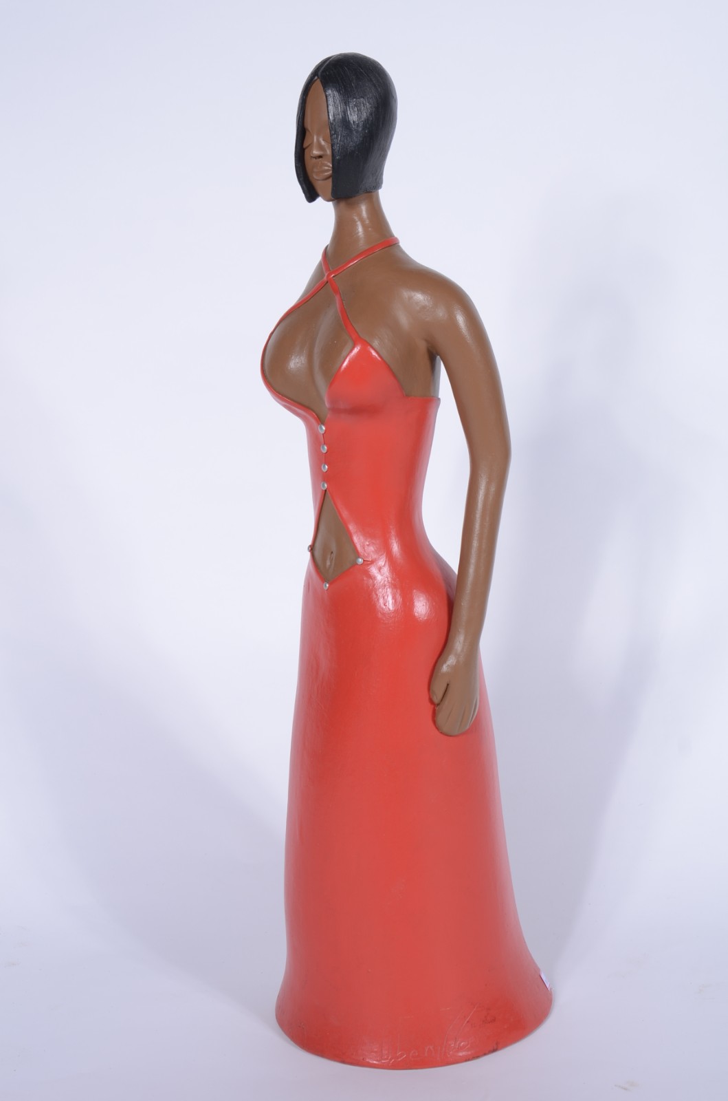 Escultura de barro cozido representando figura feminina de vestido... - foto 4 de 8