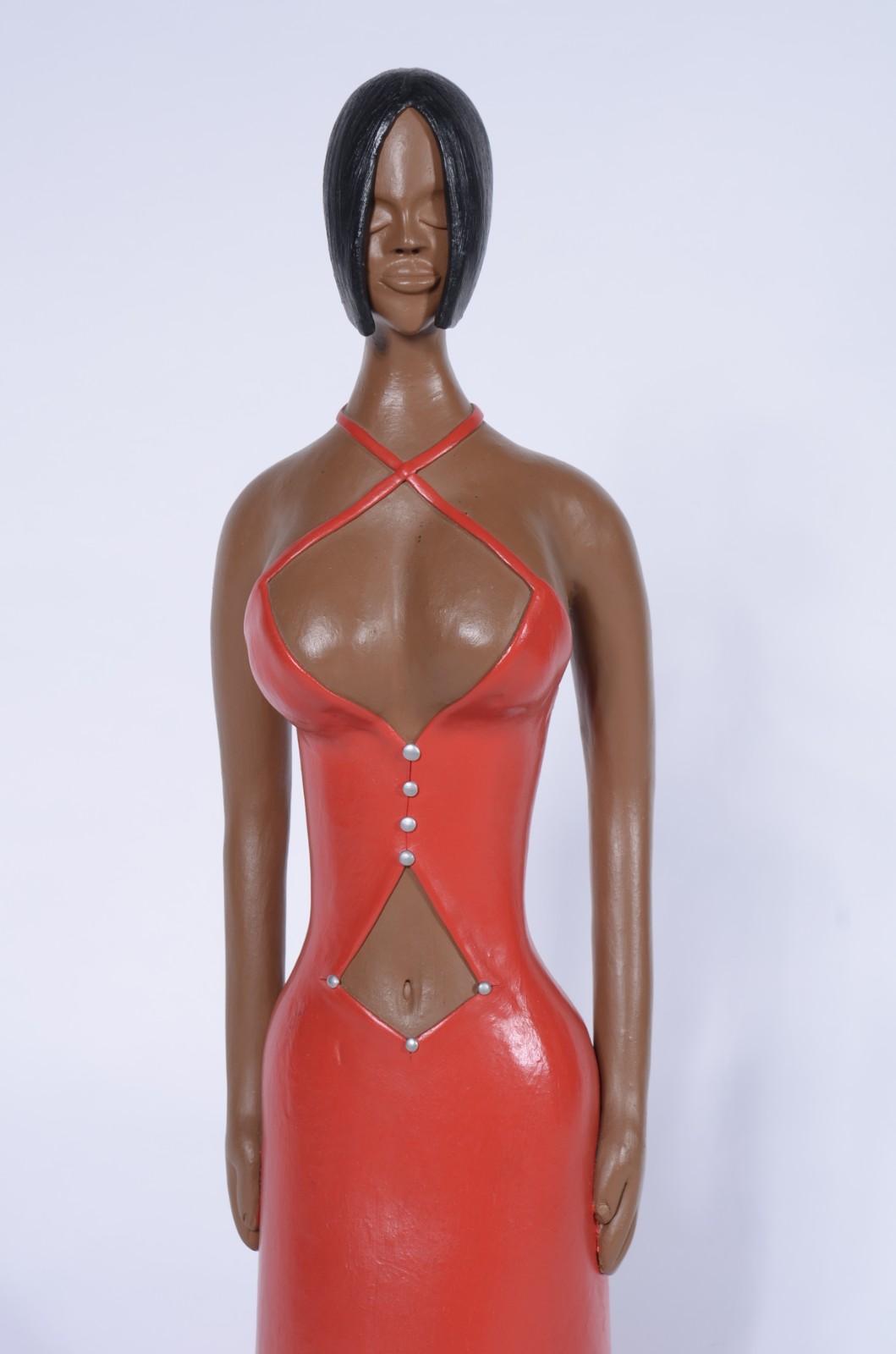 Escultura de barro cozido representando figura feminina de vestido... - foto 5 de 8