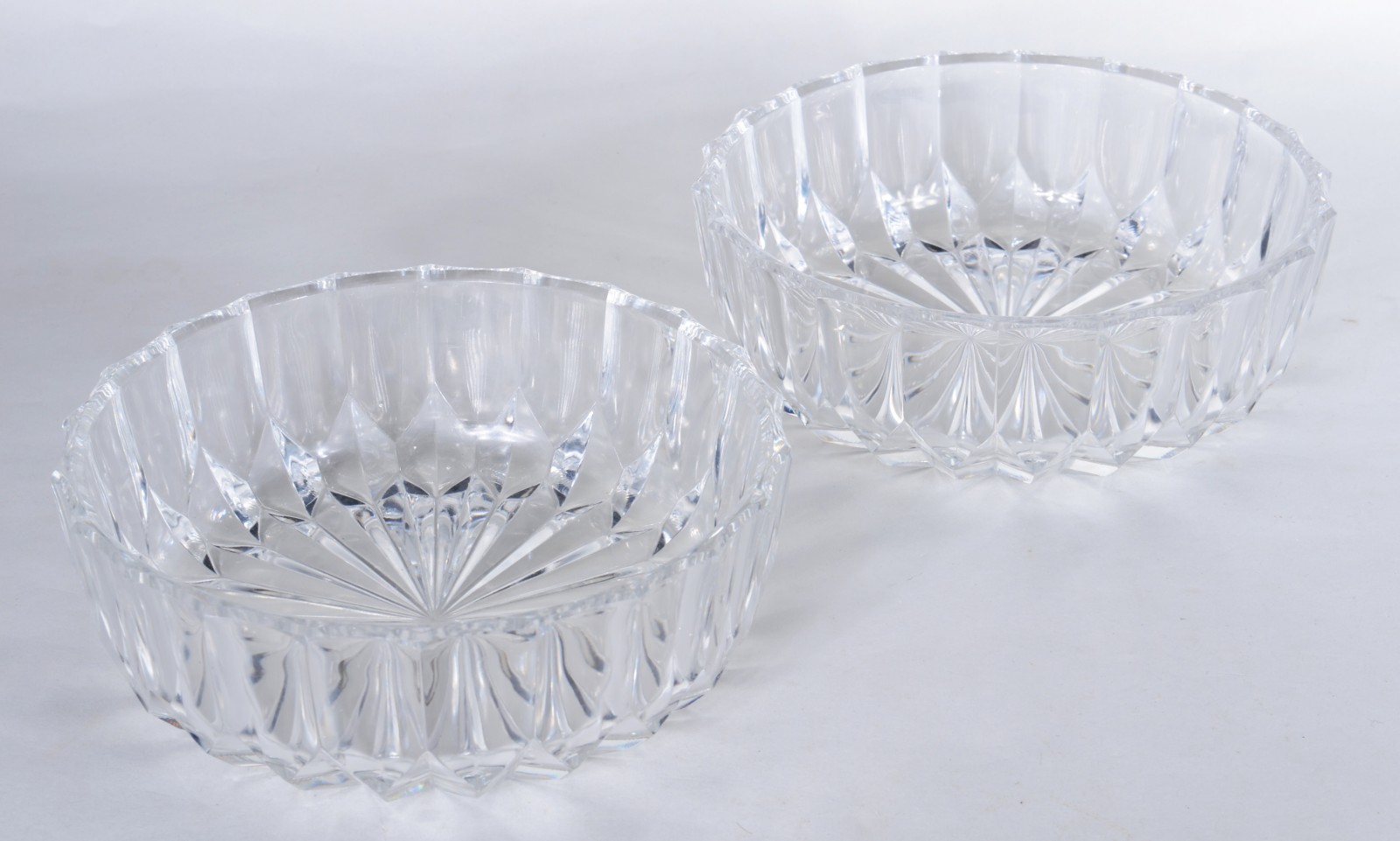 Par de bowls de cristal lapidado. - foto 2 de 6
