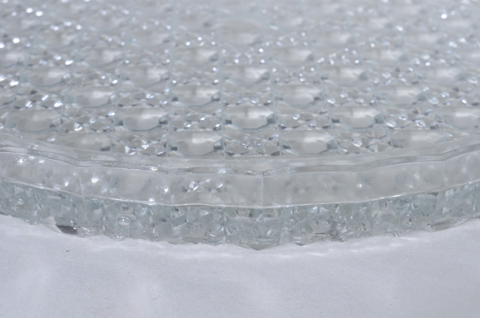 Cinco peças diversas de cristal lapidado, sendo: duas travessas... - foto 2 de 11