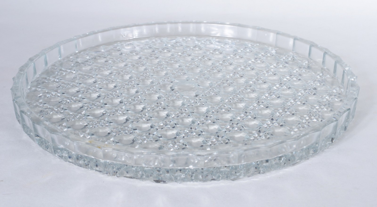 Cinco peças diversas de cristal lapidado, sendo: duas travessas... - foto 3 de 11